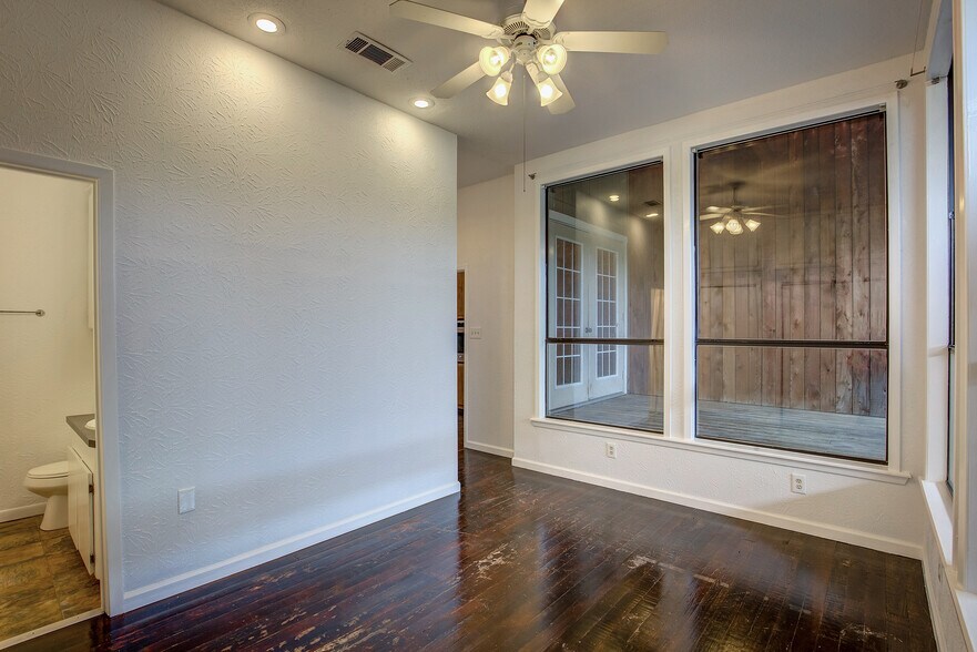 More Photos Of 1213 Washington St, Commerce Storefront Retail Office For Sale