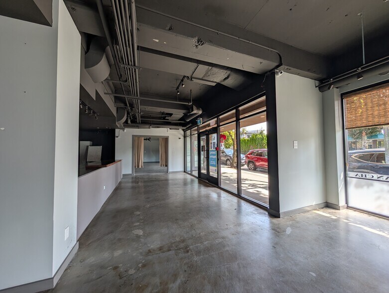 More Photos Of 205 16th St, West Vancouver General Retail For Lease