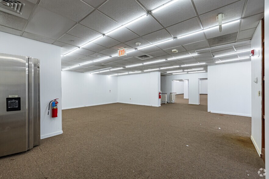 More Photos Of 201 N Wood Ave, Linden Bank For Lease