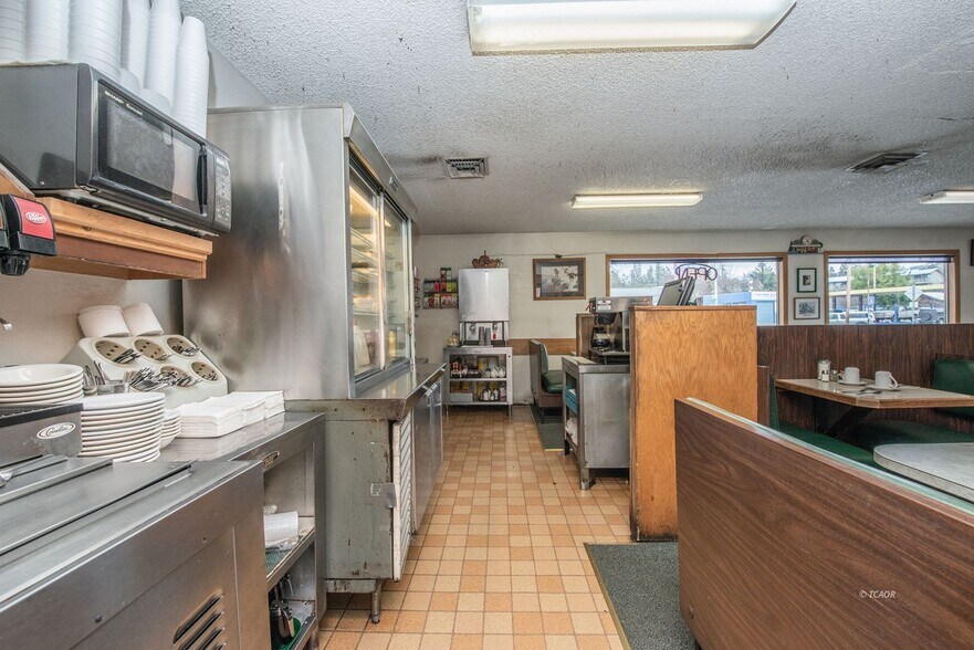 More Photos Of 790 Main St, Weaverville Restaurant For Sale