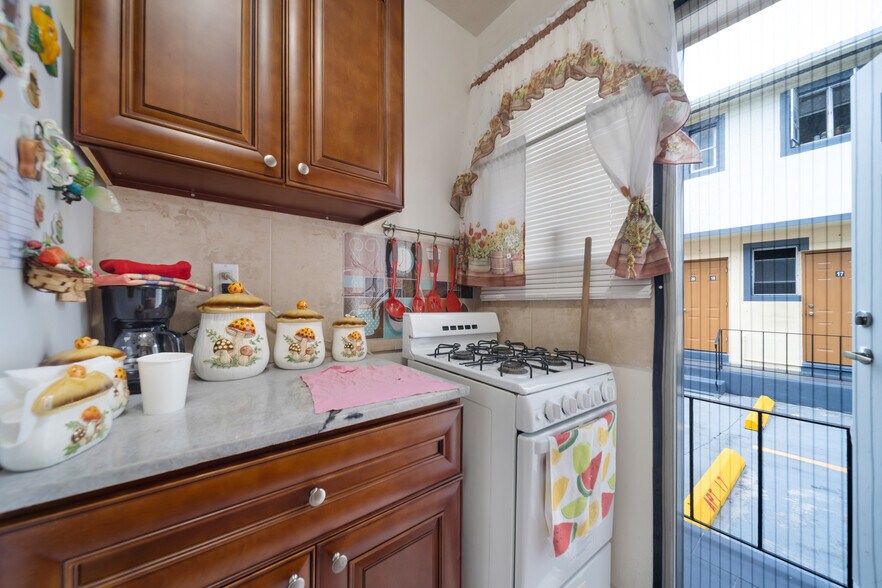 More Photos Of 931 SW 3rd St, Miami Apartments For Sale