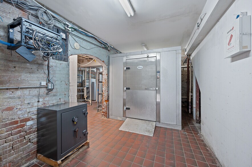 More Photos Of 126 W Sixth St, Cincinnati Apartments For Lease