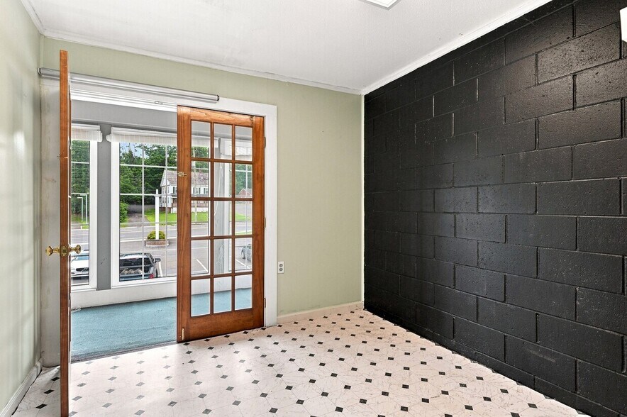 More Photos Of 14 Southwick St, Feeding Hills Freestanding For Lease