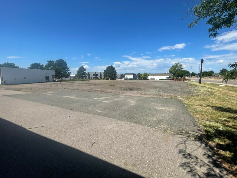 More Photos Of 597 Olathe St, Aurora Flex For Lease