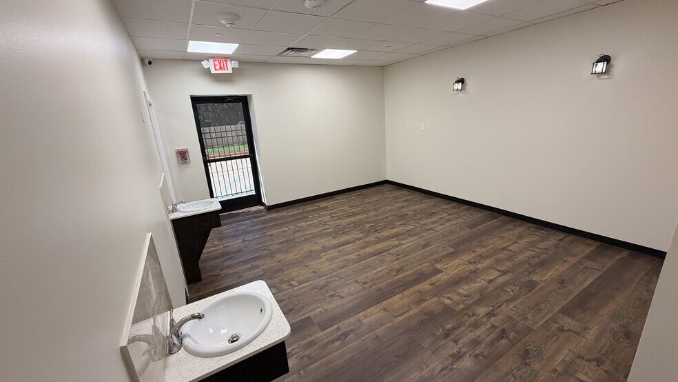 More Photos Of 6910 N Eldridge Pky, Houston Freestanding For Sale