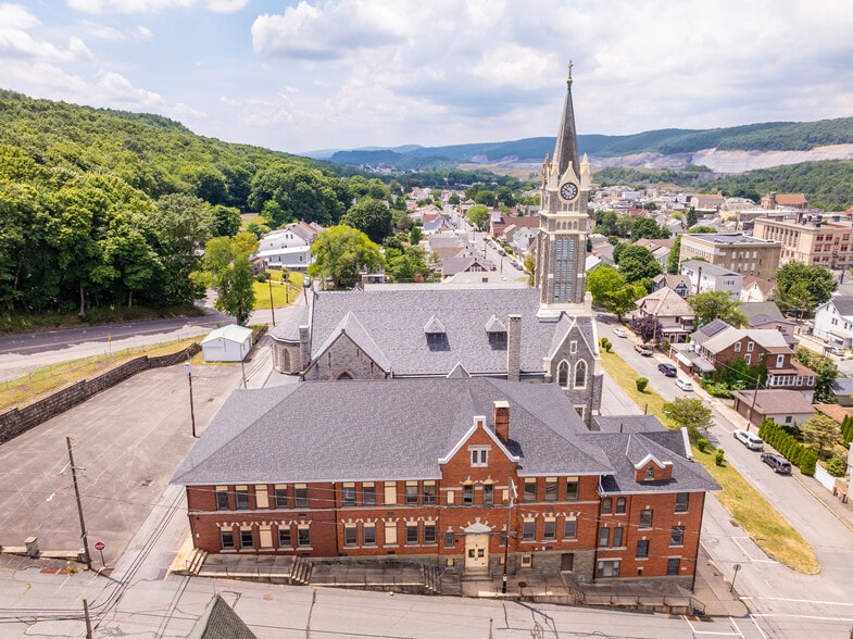 More Photos Of 124 E Abbott St, Lansford Specialty For Sale