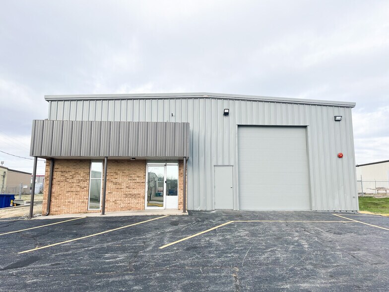 More Photos Of 2465 E Jean St, Springfield Auto Repair For Lease
