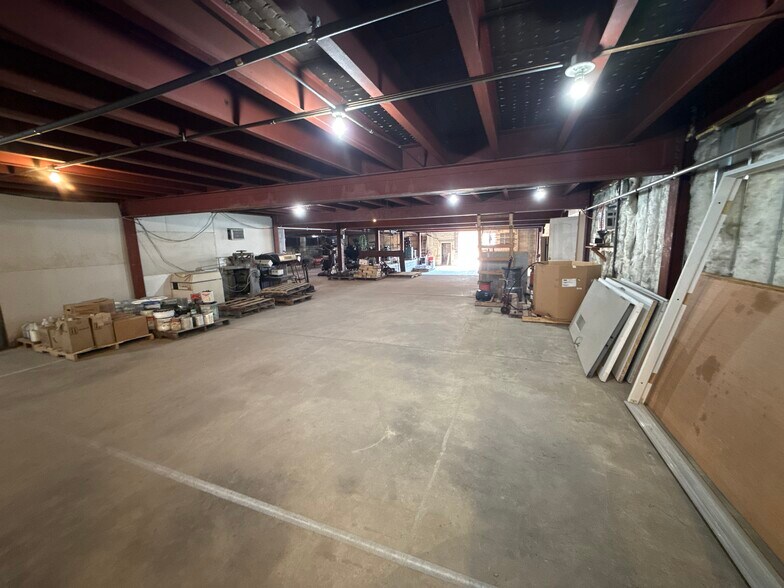 More Photos Of 405 N East St, Carlisle Distribution For Lease