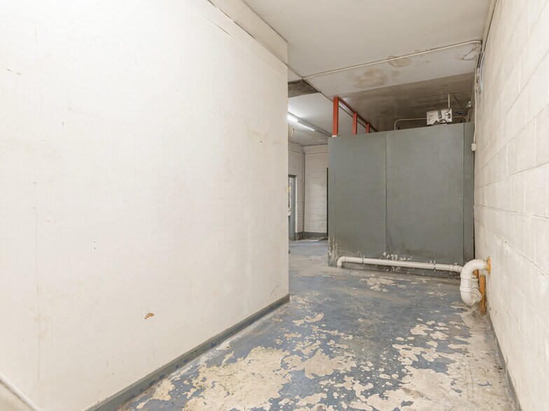 More Photos Of 579 Tunnel Rd, Asheville Freestanding For Lease