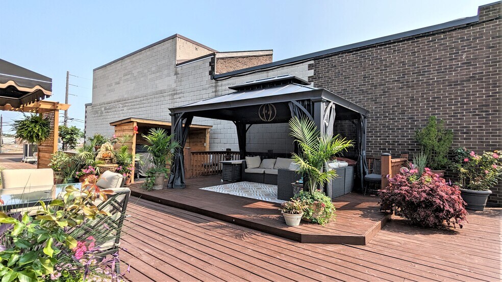 More Photos Of 816 Erie St E, Windsor Storefront Retail Residential For Sale