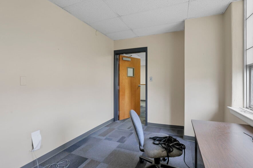 More Photos Of 300 E Auburn Ave, Springfield Office For Sale