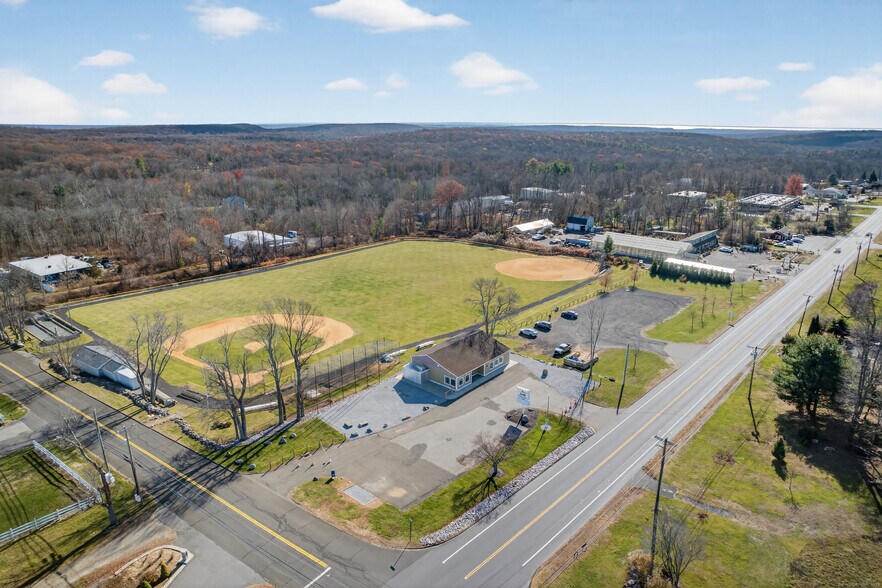 Primary Photo Of 742 Amity Rd, Bethany Freestanding For Sale