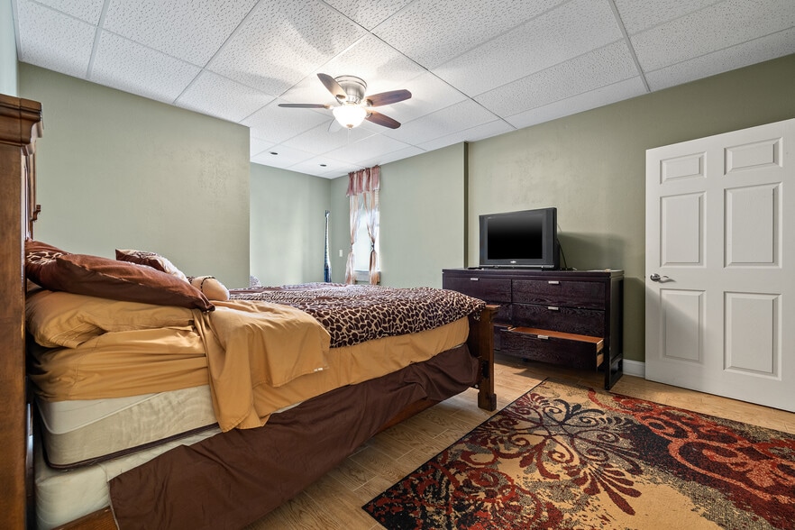 More Photos Of 603 N River St, Hot Springs Hotel For Lease