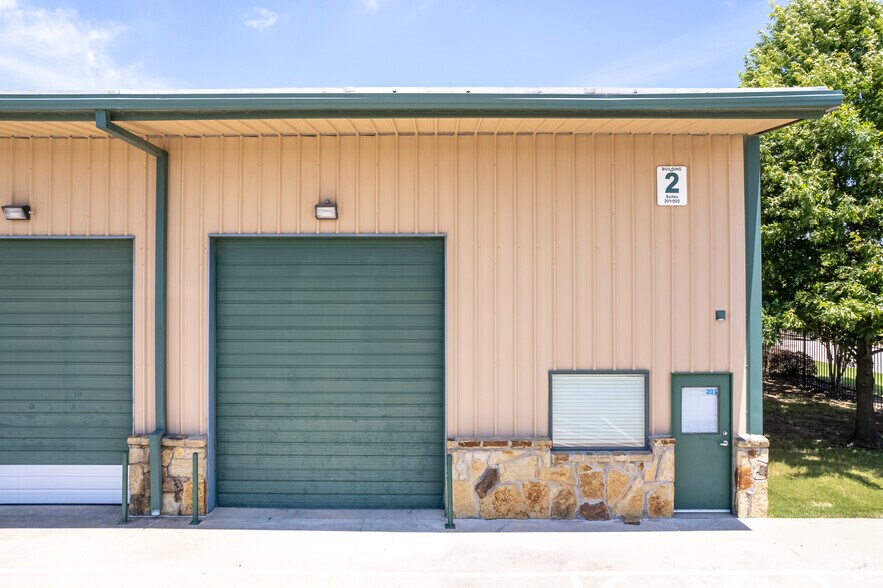 More Photos Of 124 Rose Ln, Frisco Warehouse For Lease