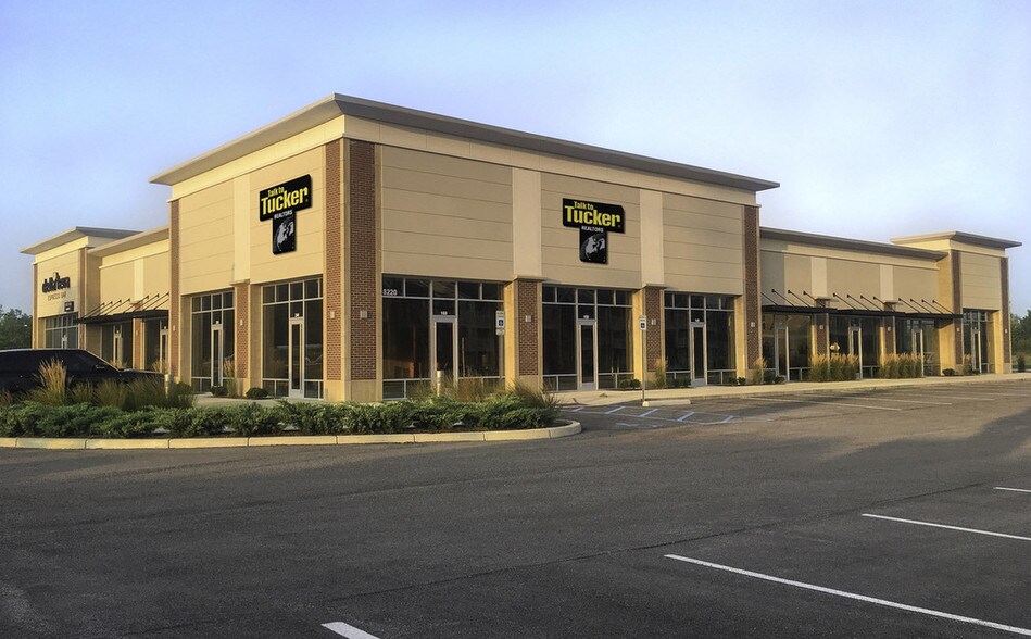 Primary Photo Of 8220 106th St, Indianapolis Storefront For Sale