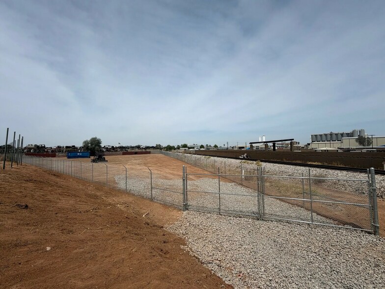 More Photos Of 1376 N McQueen Rd, Gilbert Contractor Storage Yard For Lease