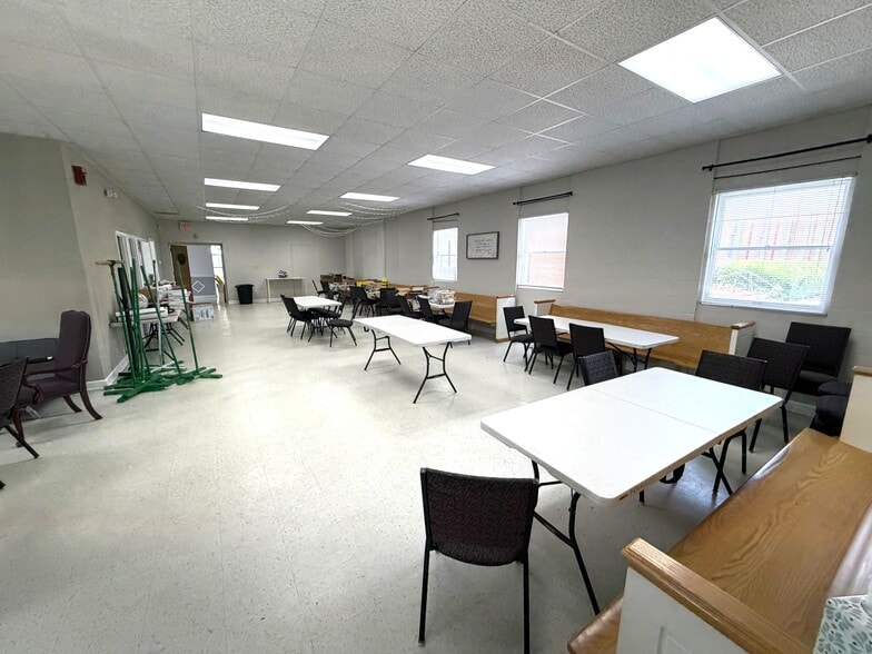 More Photos Of 3901 Raeford Rd, Fayetteville Religious Facility For Lease