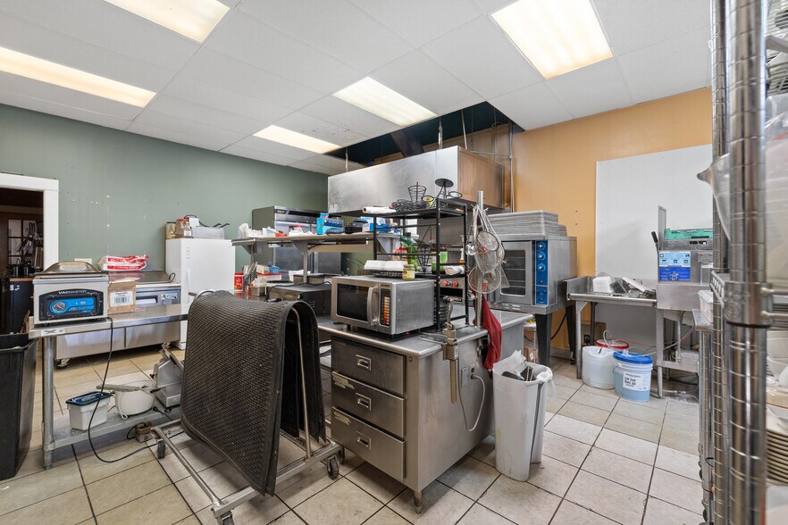 More Photos Of 603 N River St, Hot Springs Hotel For Lease