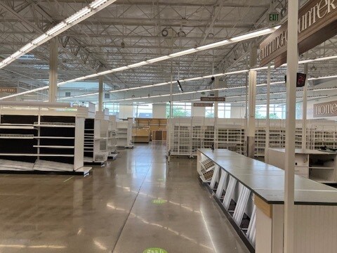 More Photos Of 2391 County Line Rd, Algonquin Freestanding For Lease