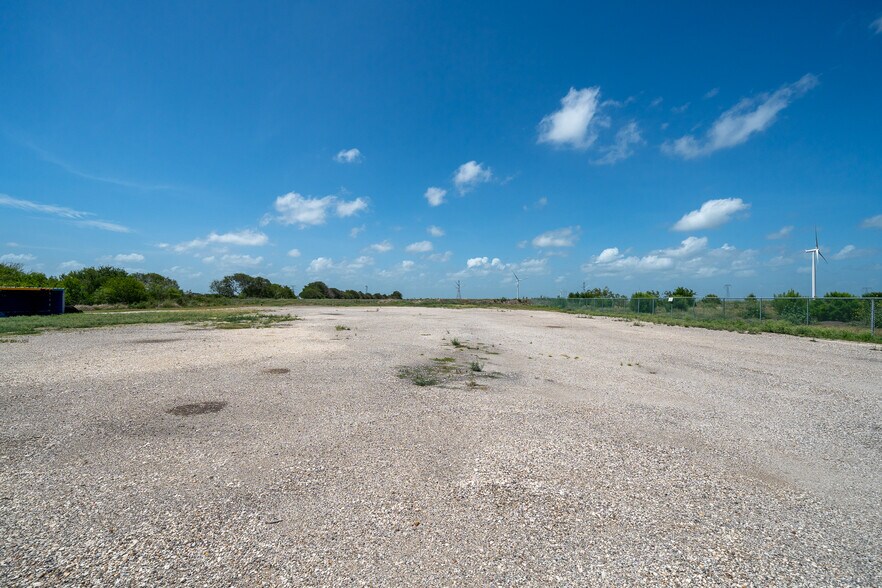 More Photos Of 8808 County Road 1458, Taft Flex For Sale