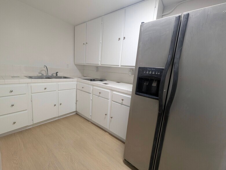 More Photos Of 1861 Whitley Ave, Los Angeles Apartments For Lease