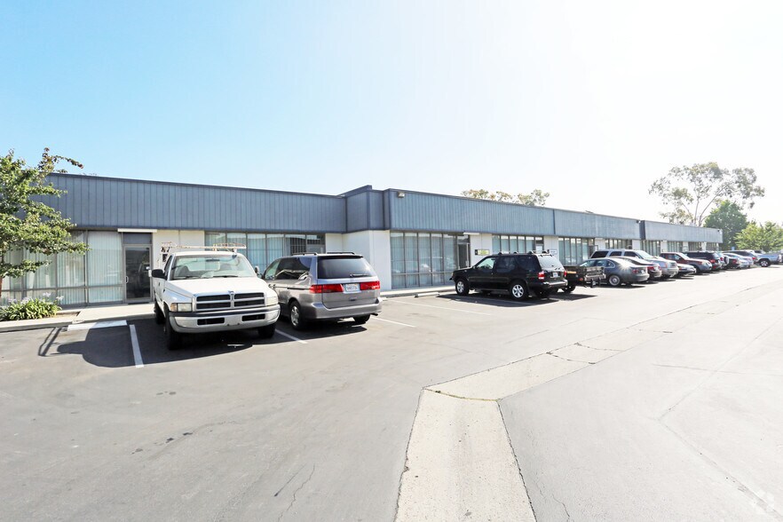 More Photos Of 2000 S Yale St, Santa Ana Warehouse For Lease