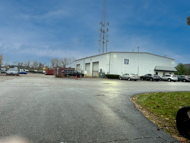 Primary Photo Of 2560 Park Crescent Dr, Columbus Warehouse For Lease