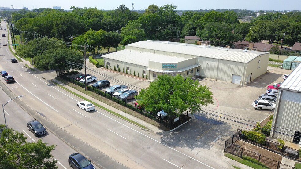 More Photos Of 6358 Pinemont Dr, Houston Showroom For Lease