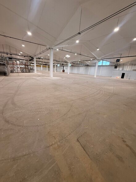 More Photos Of 1709 E Hwy 20, Lawton Warehouse For Lease