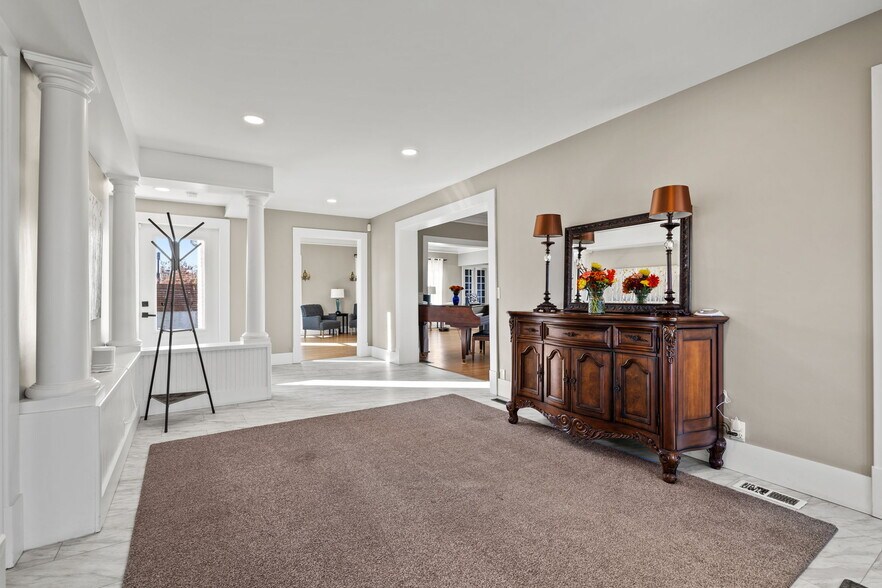 More Photos Of 2049 S Brentwood Blvd, Springfield Office For Sale