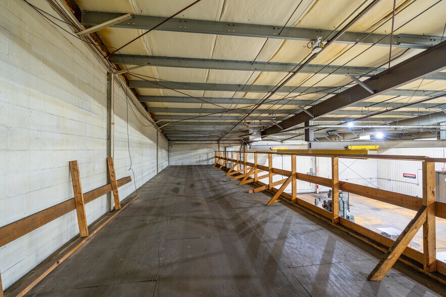 More Photos Of 42470 Executive Dr, Harrison Township Warehouse For Lease