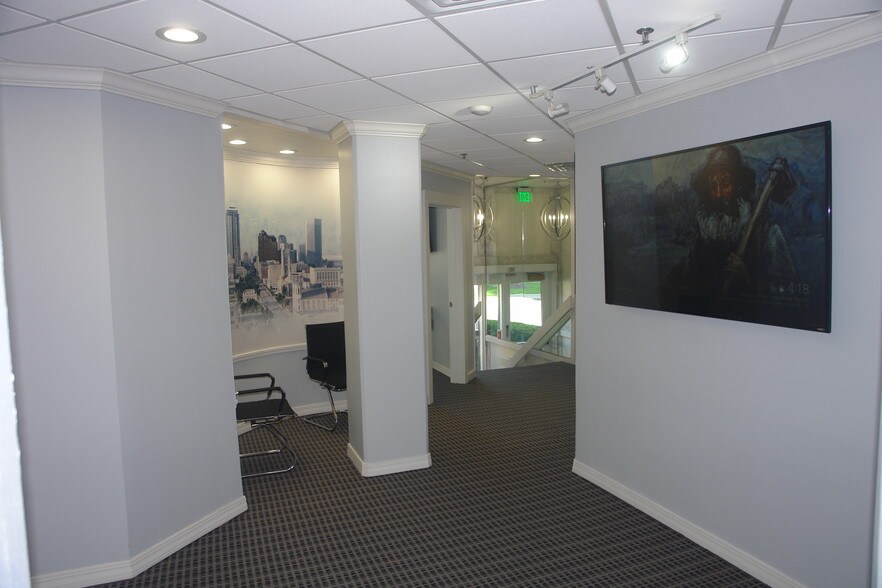 More Photos Of 127 E Michigan St, Indianapolis Loft Creative Space For Lease