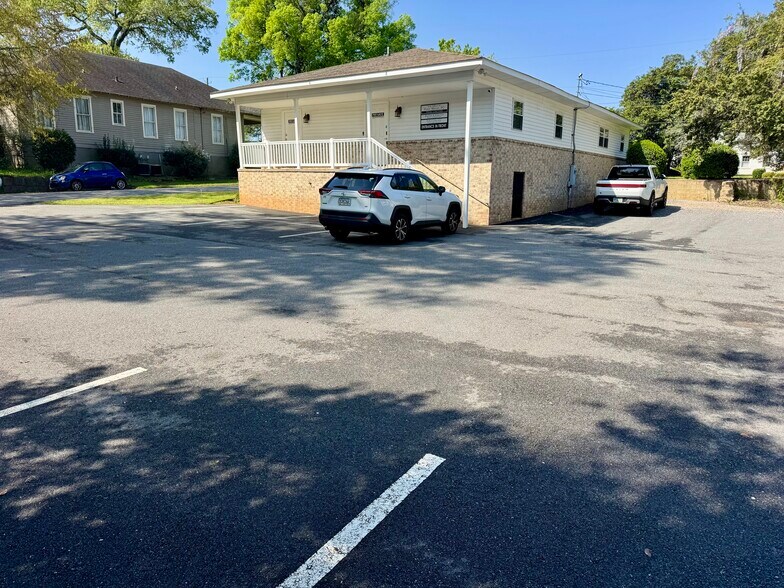 More Photos Of 305 Pierce Ave, Macon-Bibb Office Residential For Lease