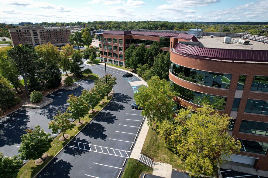 More Photos Of 1200 N Mayfair Rd, Wauwatosa Office For Lease