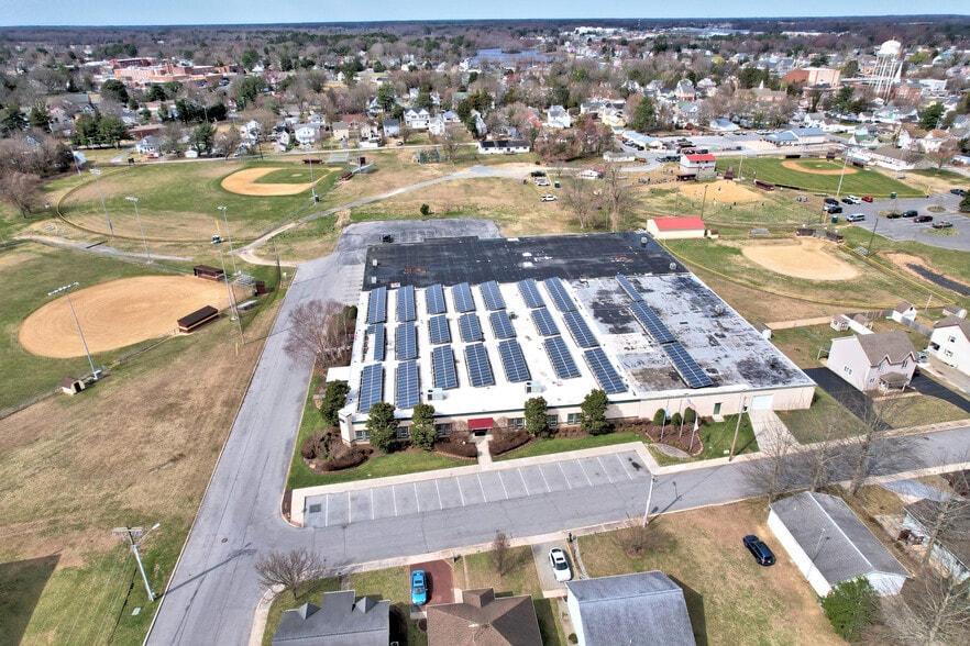 More Photos Of 301 SE 4th St, Milford Flex For Sale