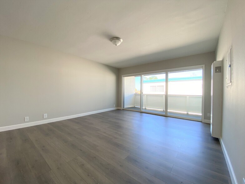 More Photos Of 631 Masonic Way, Belmont Apartments For Sale