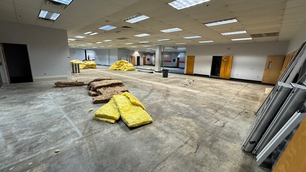 More Photos Of 3864 Courtney St, Bethlehem Flex For Lease