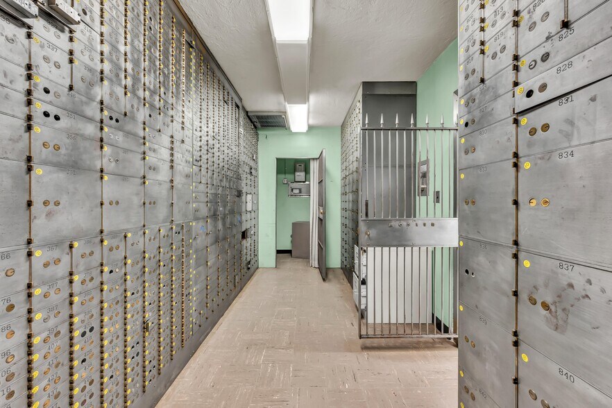 More Photos Of 159 Greenwood Ave, Bethel Bank For Sale