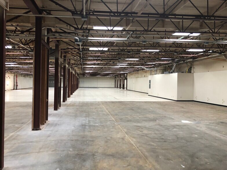 More Photos Of 1300 S Litchfield Rd, Goodyear Light Manufacturing For Lease