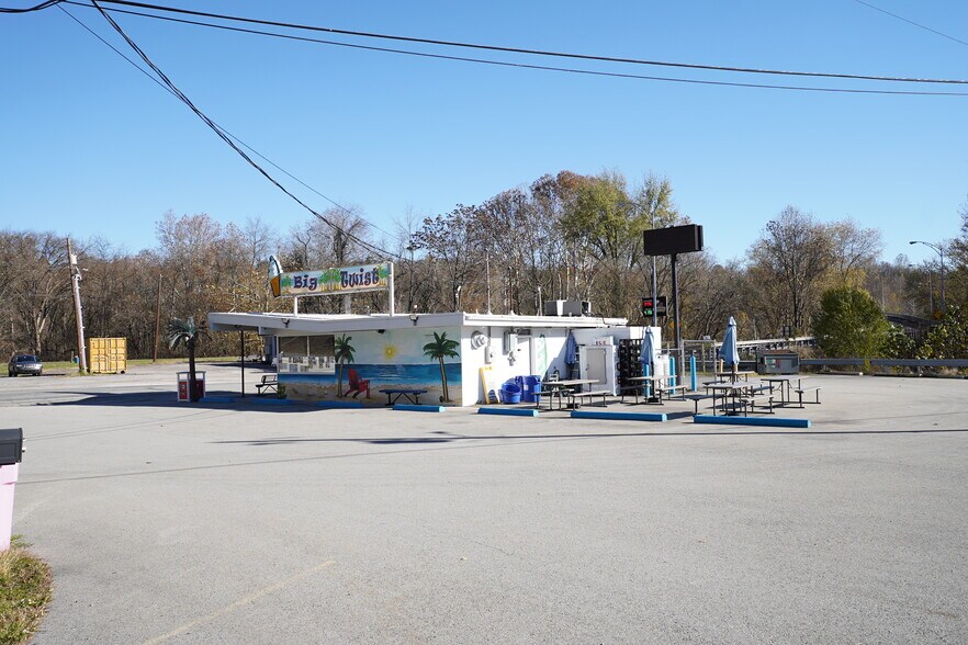 More Photos Of 2101 Douglas Run Rd, Sutersville General Retail For Lease
