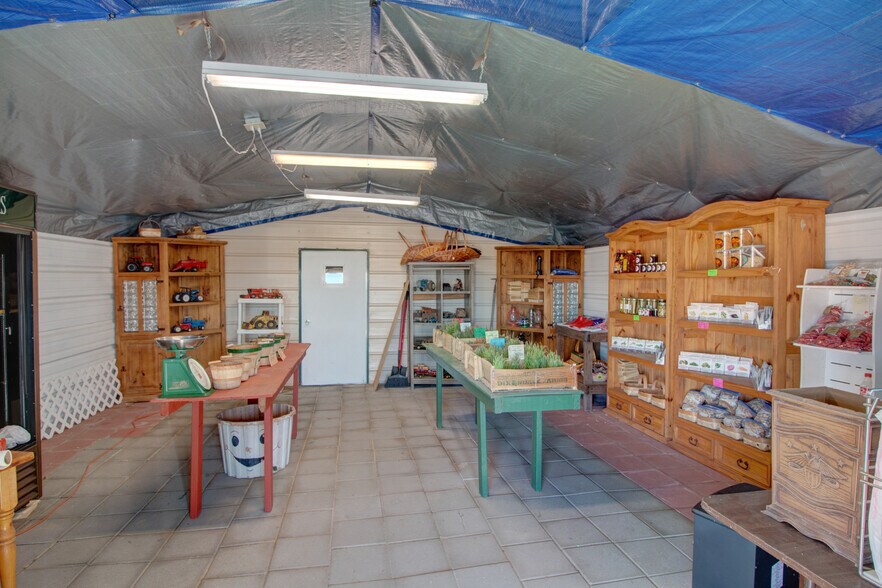 More Photos Of 617 W Main St, Whitesboro Garden Center For Sale