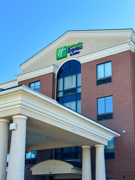 More Photos Of 601 N Sonoma Trl, Ennis Hotel For Sale
