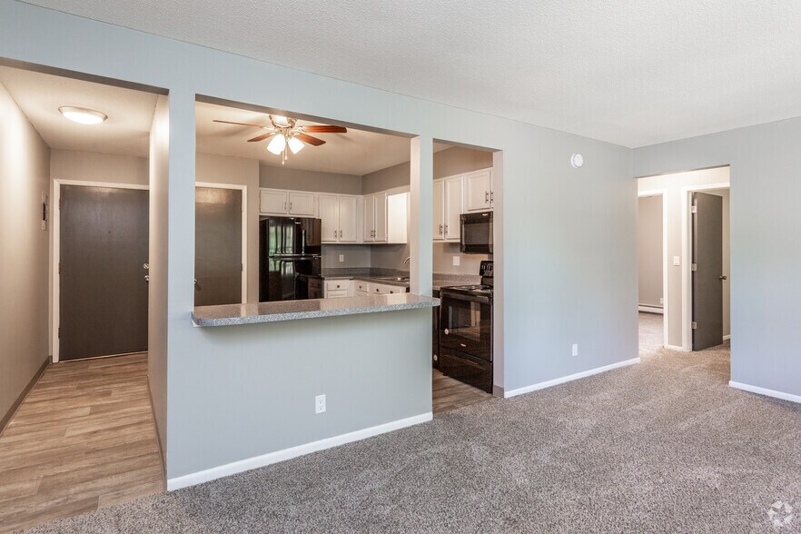 More Photos Of 317 NE Trilein Dr, Ankeny Apartments For Sale