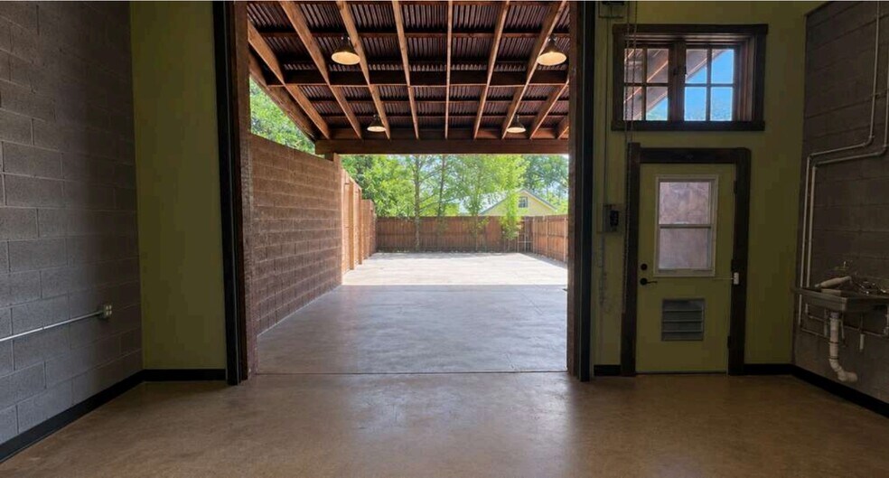 More Photos Of 90 Brewer Rd, Sedona Light Manufacturing For Lease