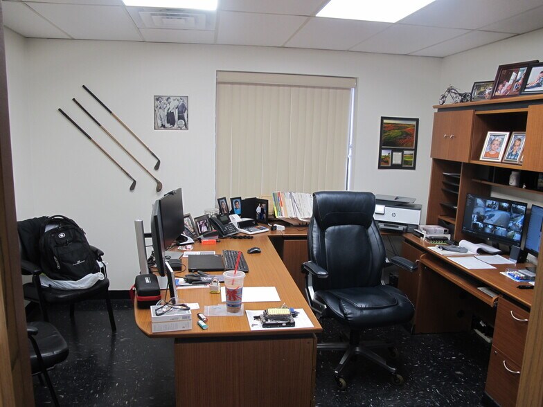 More Photos Of 1411 W Phelps St, Springfield Service For Lease