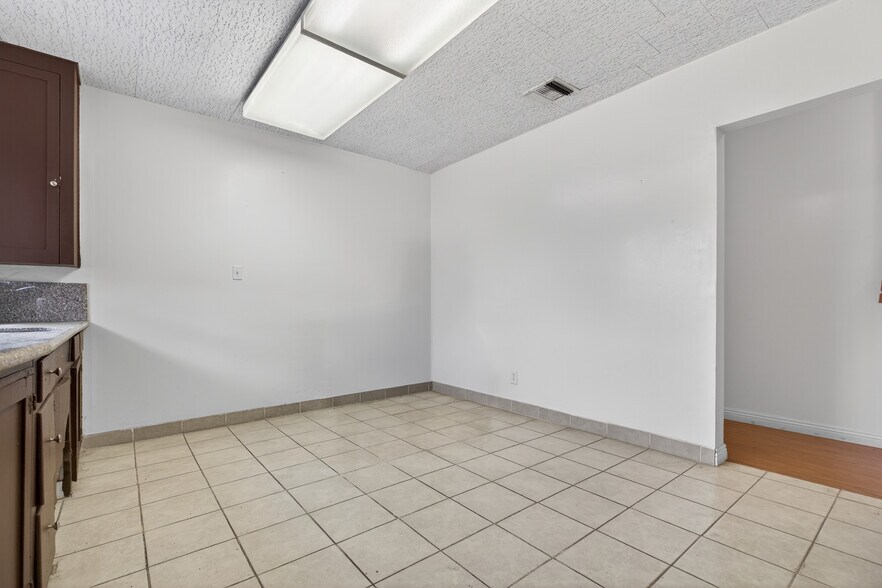 More Photos Of 4160 Verdugo Rd, Los Angeles Office For Sale