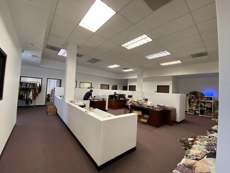 More Photos Of 2100 S Hill St, Los Angeles Research And Development For Sale