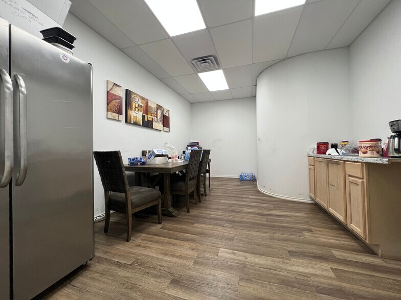 More Photos Of 3910 E McKinney St, Denton Warehouse For Sale