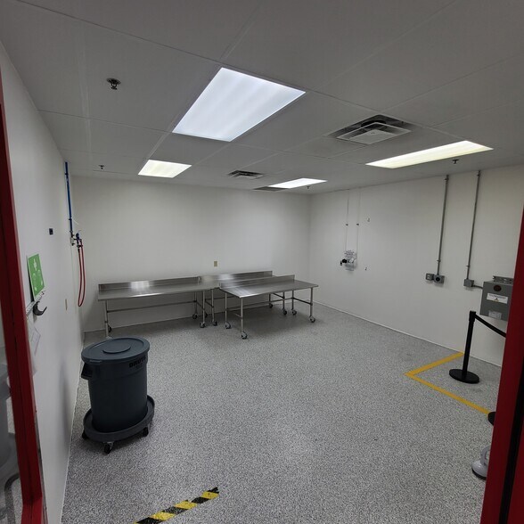 More Photos Of 2400 Pilot Knob Rd, Mendota Heights Light Manufacturing For Lease