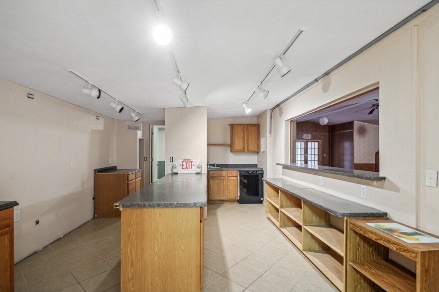 More Photos Of 13651 S 690 Rd, Wyandotte Specialty For Sale